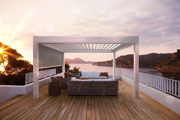Sonnenschutz für die Terrasse - weißes Lamellendach