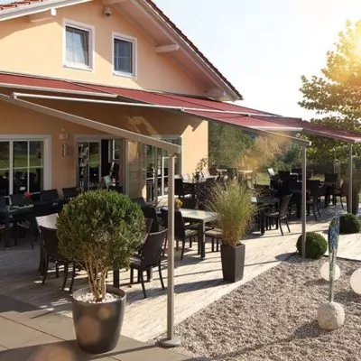 Rote Pergola-Markisen