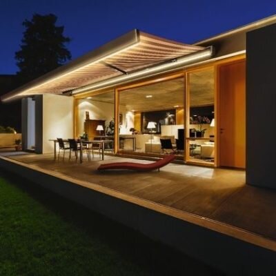 Kassettenmarkise im Dunkeln