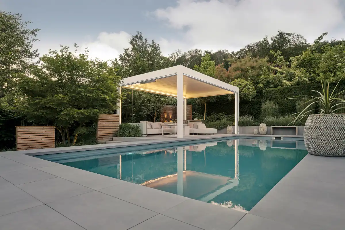 Lamellendach am Pool